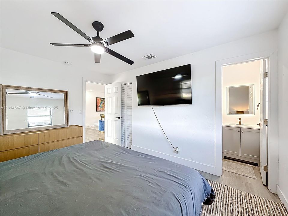 出租: $4,200 (3 贝兹, 2 浴室, 1431 平方英尺)