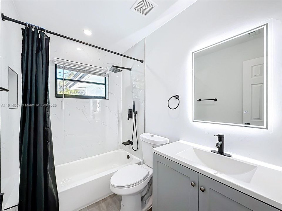 出租: $4,200 (3 贝兹, 2 浴室, 1431 平方英尺)