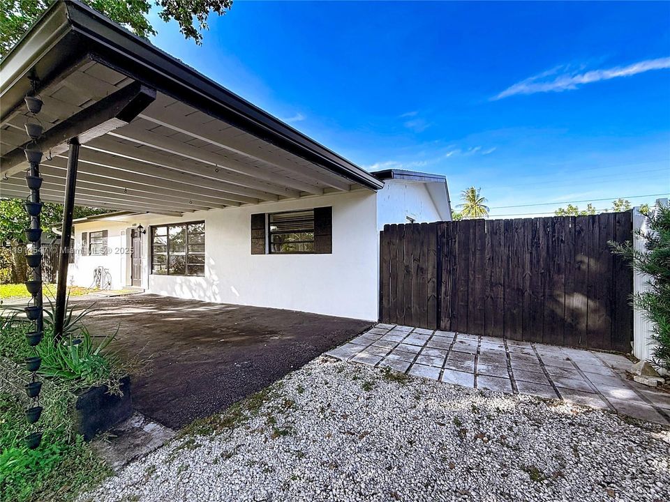 出租: $4,200 (3 贝兹, 2 浴室, 1431 平方英尺)