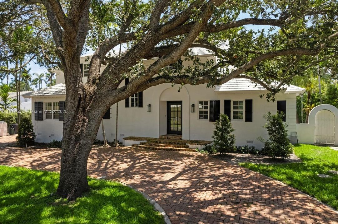 For Sale: $11,000,000 (6 beds, 4 baths, 4508 Square Feet)