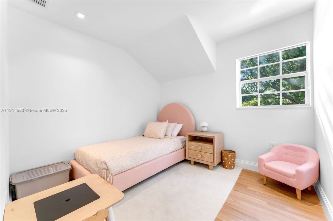 For Sale: $11,000,000 (6 beds, 4 baths, 4508 Square Feet)