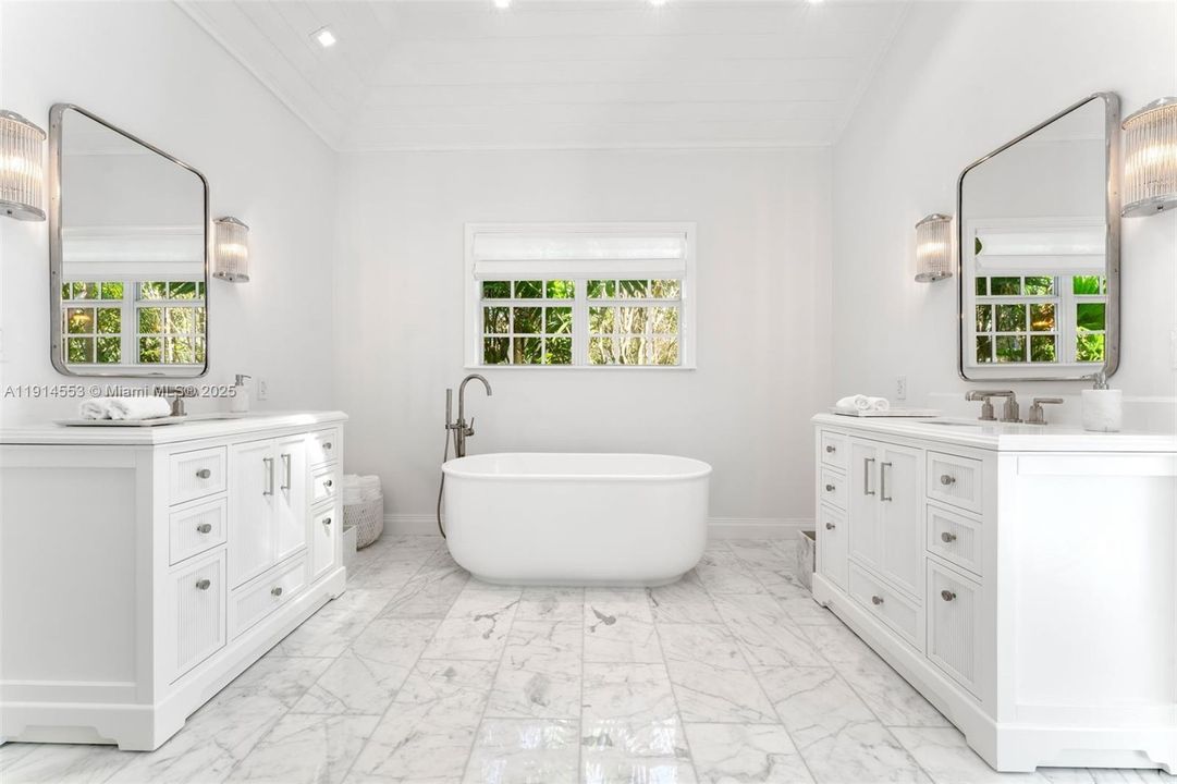 For Sale: $11,000,000 (6 beds, 4 baths, 4508 Square Feet)