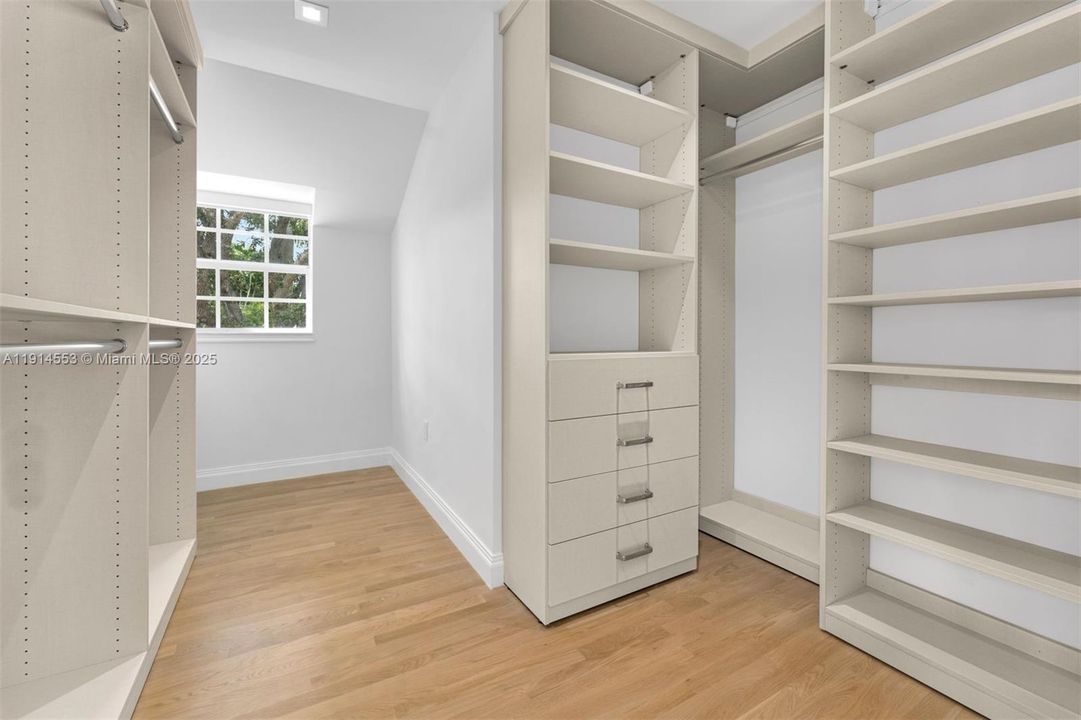 For Sale: $11,000,000 (6 beds, 4 baths, 4508 Square Feet)