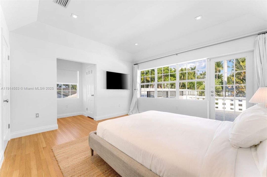 For Sale: $11,000,000 (6 beds, 4 baths, 4508 Square Feet)