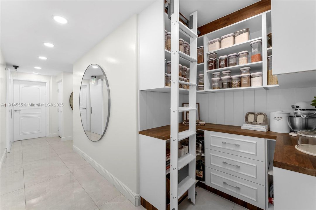 En Venta: $7,250,000 (6 camas, 6 baños, 4521 Pies cuadrados)