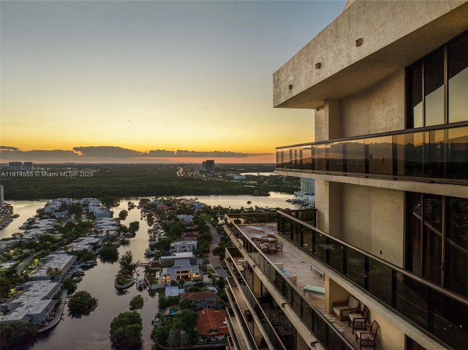 En Venta: $7,250,000 (6 camas, 6 baños, 4521 Pies cuadrados)