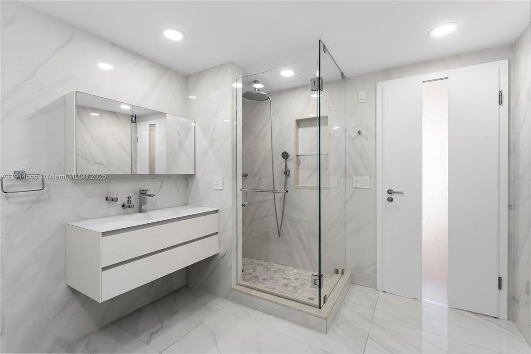 En Venta: $7,250,000 (6 camas, 6 baños, 4521 Pies cuadrados)