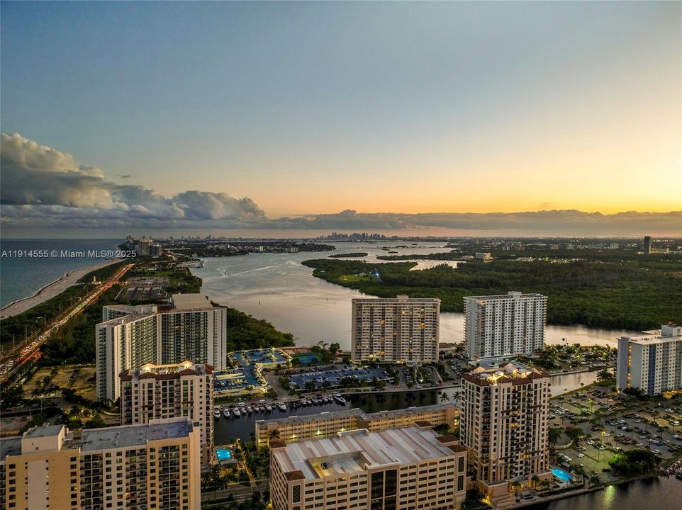 En Venta: $7,250,000 (6 camas, 6 baños, 4521 Pies cuadrados)