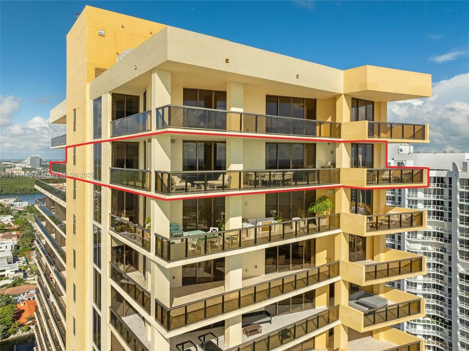 En Venta: $7,250,000 (6 camas, 6 baños, 4521 Pies cuadrados)