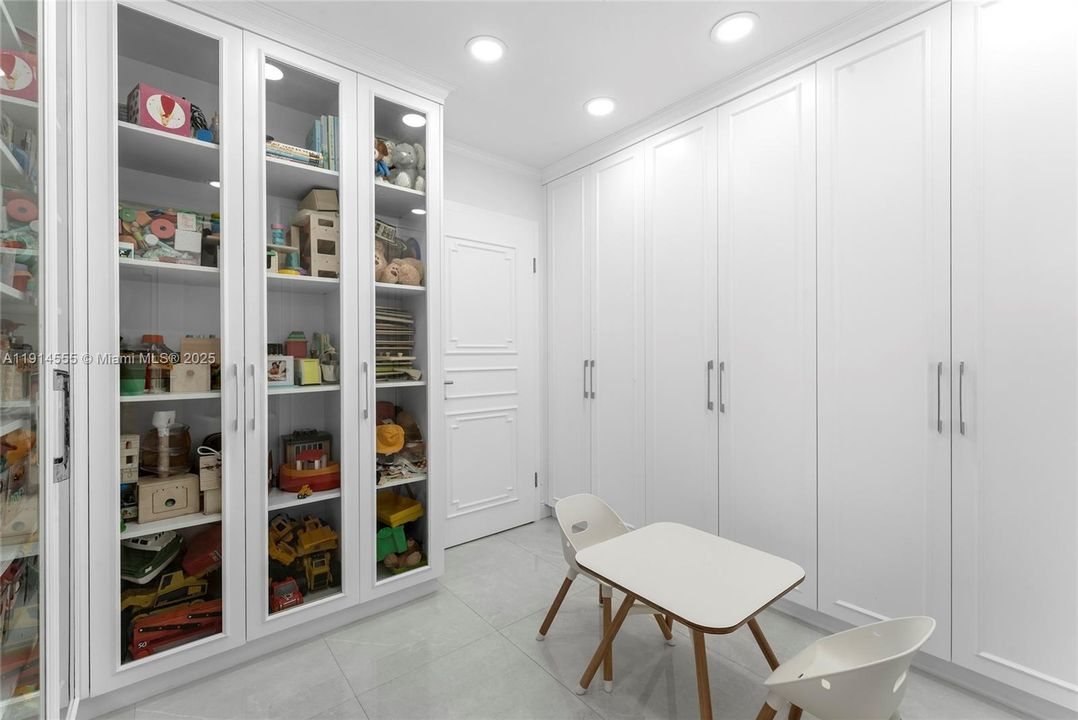 En Venta: $7,250,000 (6 camas, 6 baños, 4521 Pies cuadrados)