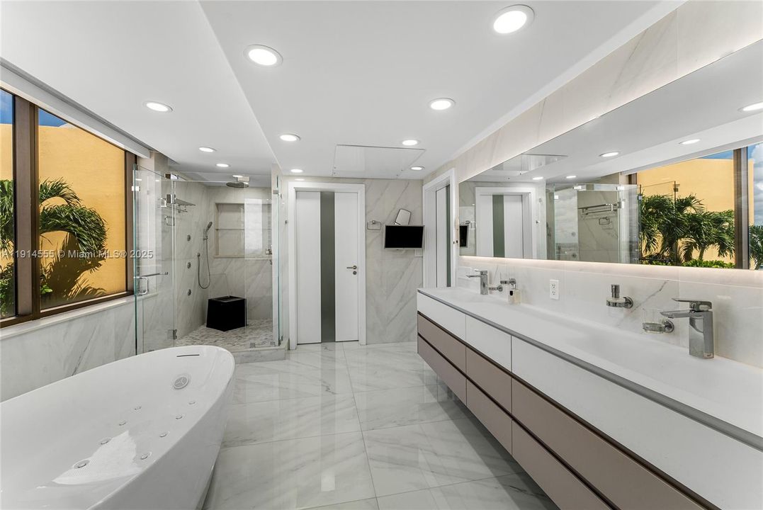 En Venta: $7,250,000 (6 camas, 6 baños, 4521 Pies cuadrados)