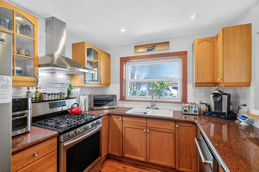 For Sale: $739,000 (3 beds, 2 baths, 1462 Square Feet)