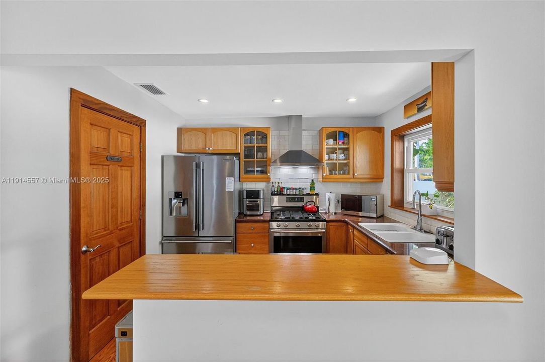 For Sale: $739,000 (3 beds, 2 baths, 1462 Square Feet)