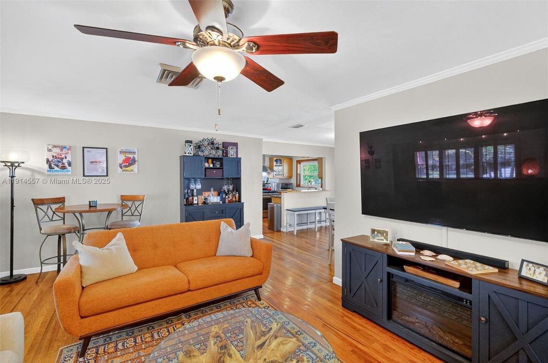 For Sale: $739,000 (3 beds, 2 baths, 1462 Square Feet)