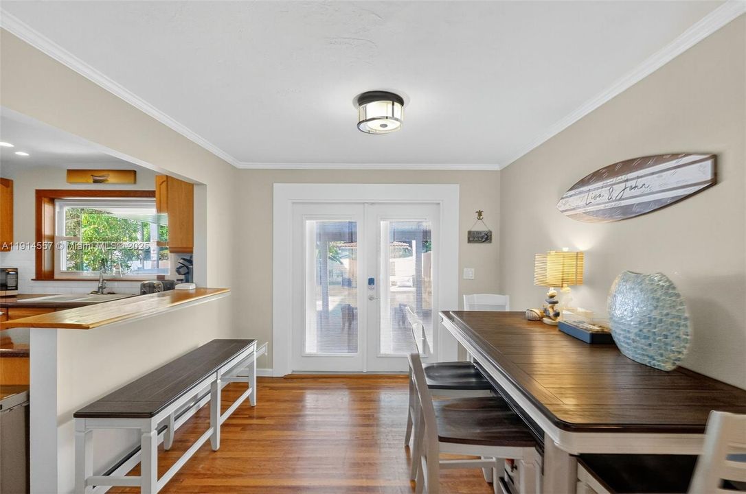 For Sale: $739,000 (3 beds, 2 baths, 1462 Square Feet)