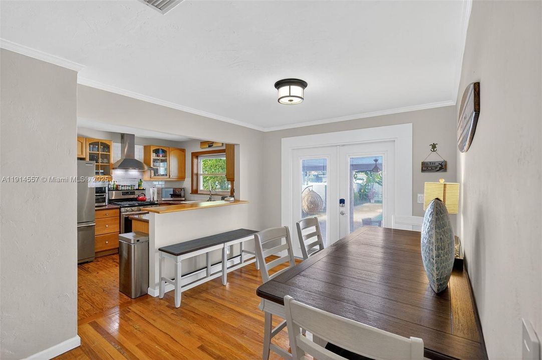 For Sale: $739,000 (3 beds, 2 baths, 1462 Square Feet)