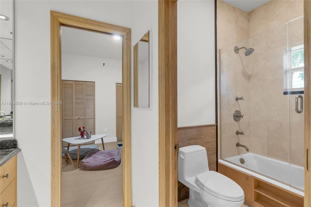 出租: $12,500 (3 贝兹, 2 浴室, 2466 平方英尺)