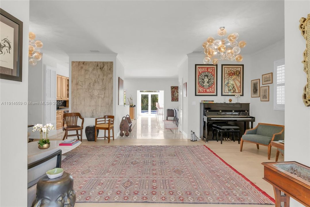 出租: $12,500 (3 贝兹, 2 浴室, 2466 平方英尺)