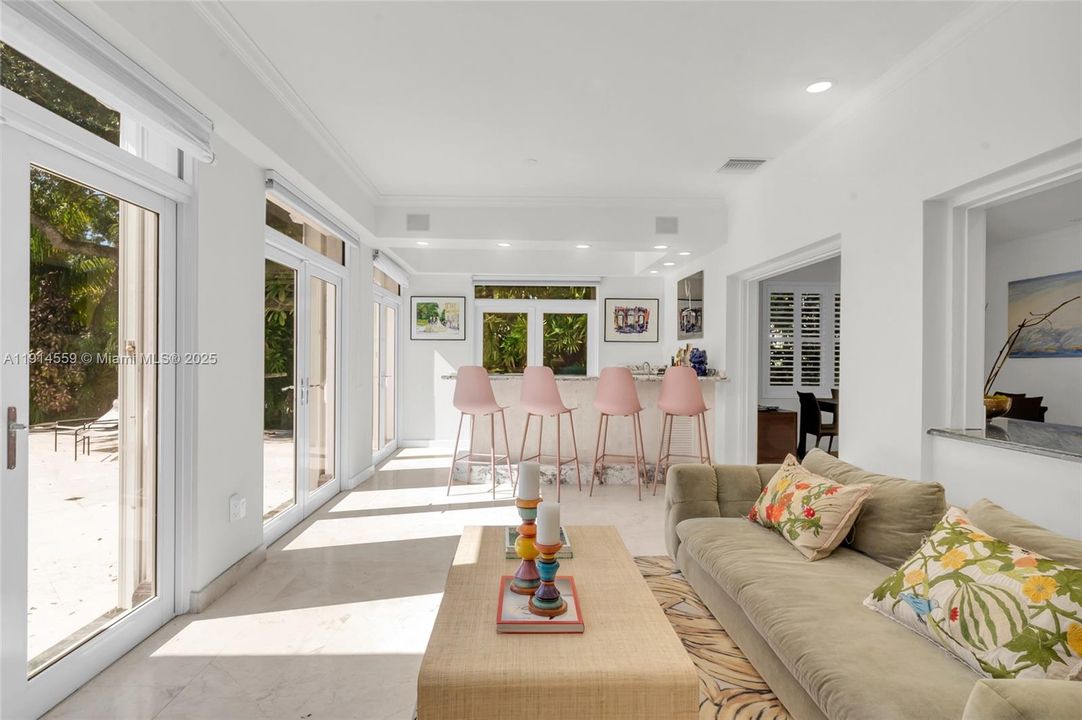 出租: $12,500 (3 贝兹, 2 浴室, 2466 平方英尺)