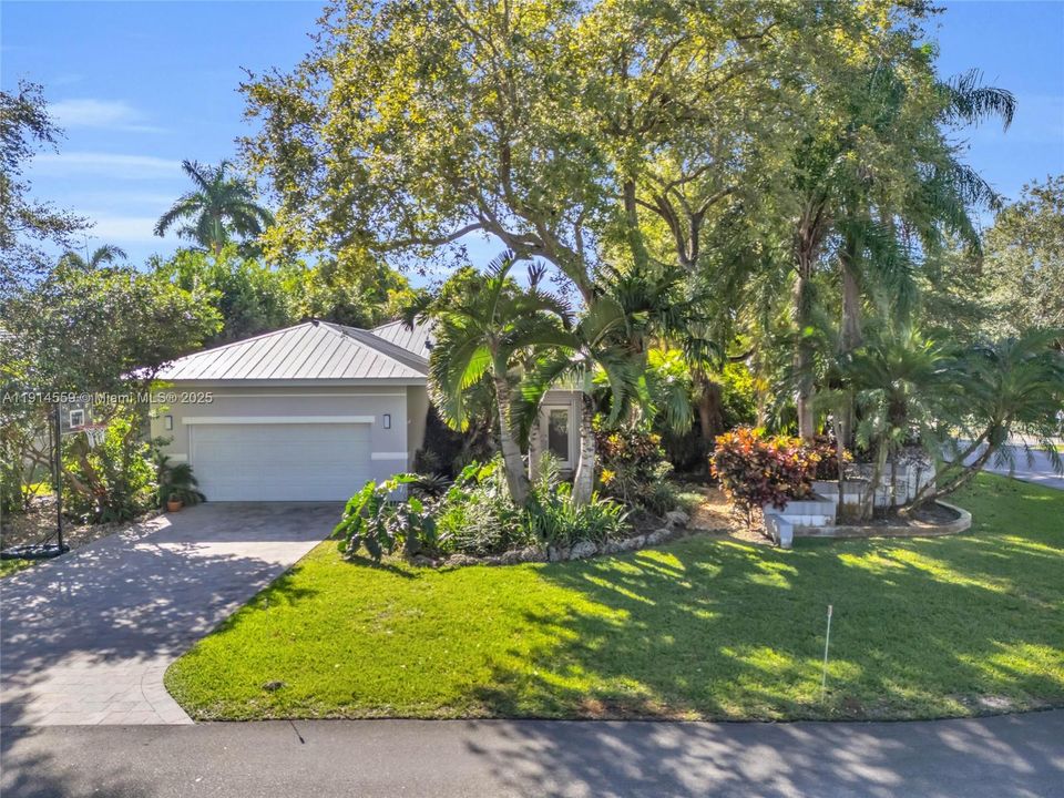 出租: $12,500 (3 贝兹, 2 浴室, 2466 平方英尺)