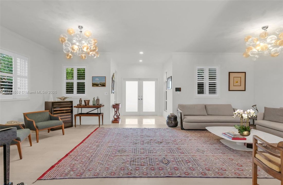 出租: $12,500 (3 贝兹, 2 浴室, 2466 平方英尺)