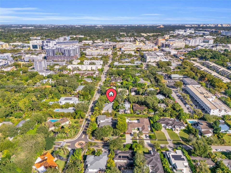 出租: $12,500 (3 贝兹, 2 浴室, 2466 平方英尺)