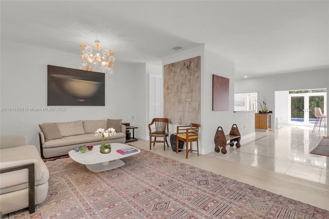 出租: $12,500 (3 贝兹, 2 浴室, 2466 平方英尺)