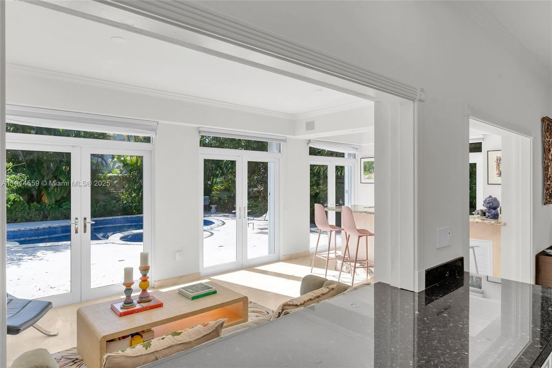 出租: $12,500 (3 贝兹, 2 浴室, 2466 平方英尺)