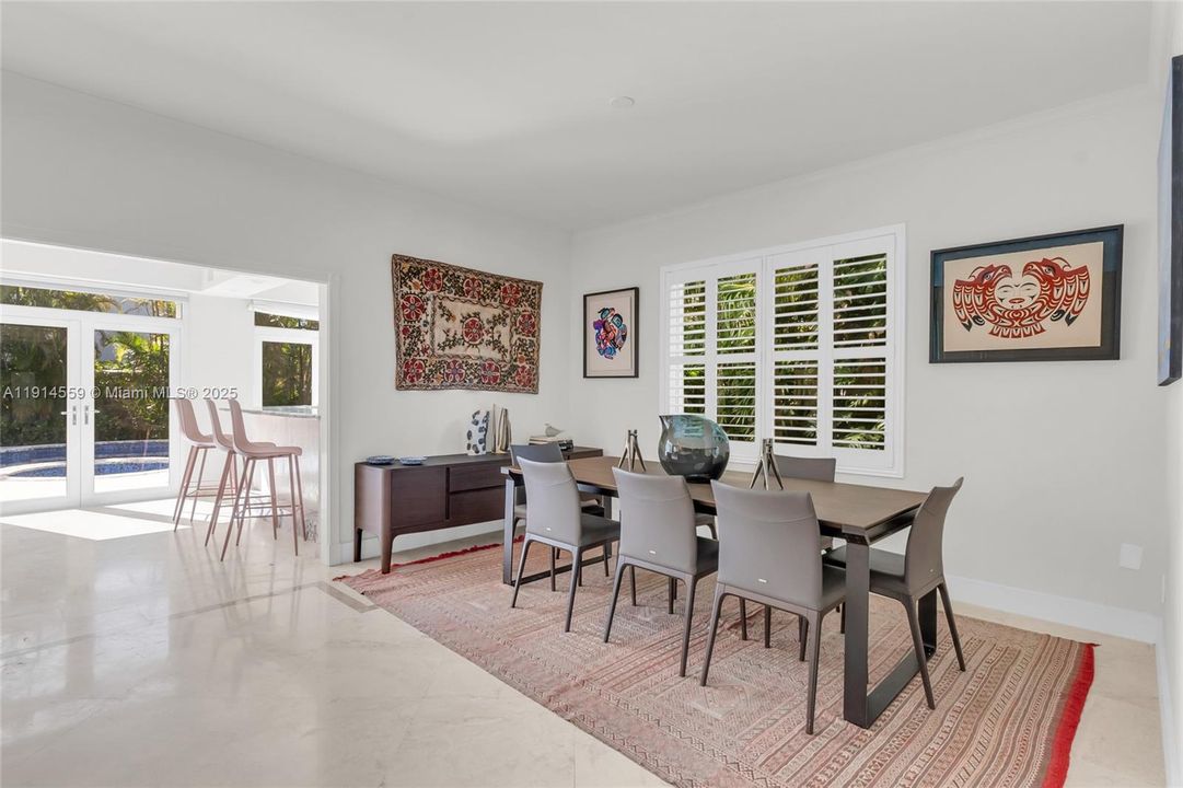 出租: $12,500 (3 贝兹, 2 浴室, 2466 平方英尺)