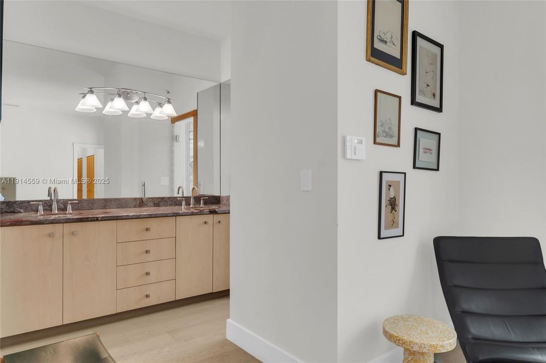 出租: $12,500 (3 贝兹, 2 浴室, 2466 平方英尺)