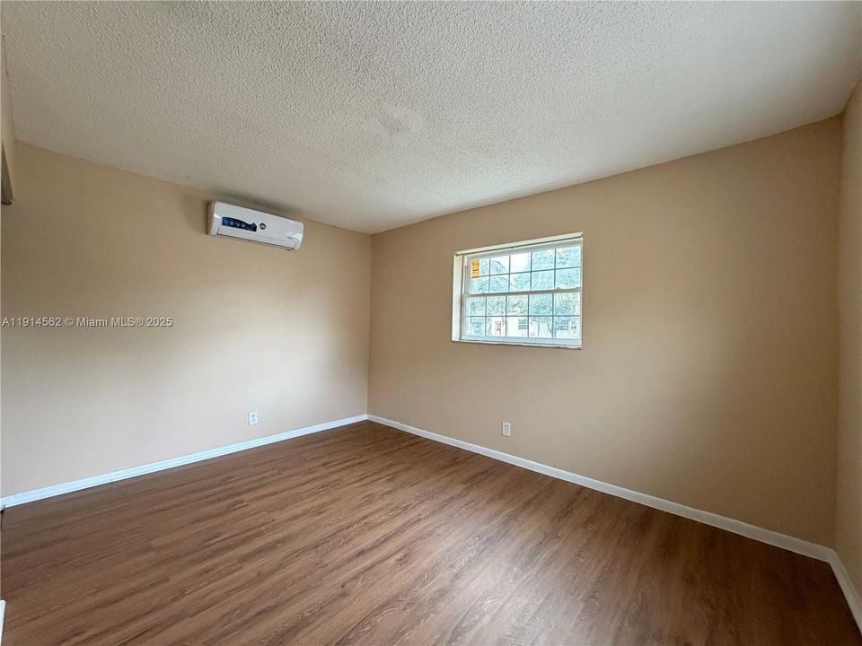 En Renta: $3,995 (5 camas, 2 baños, 1480 Pies cuadrados)