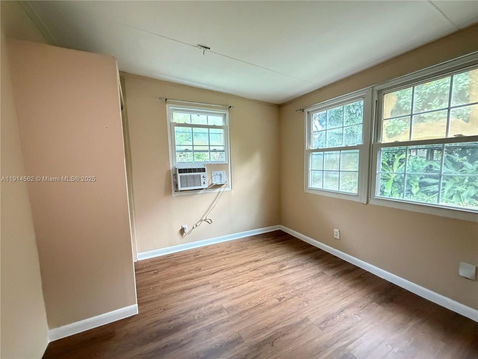 En Renta: $3,995 (5 camas, 2 baños, 1480 Pies cuadrados)