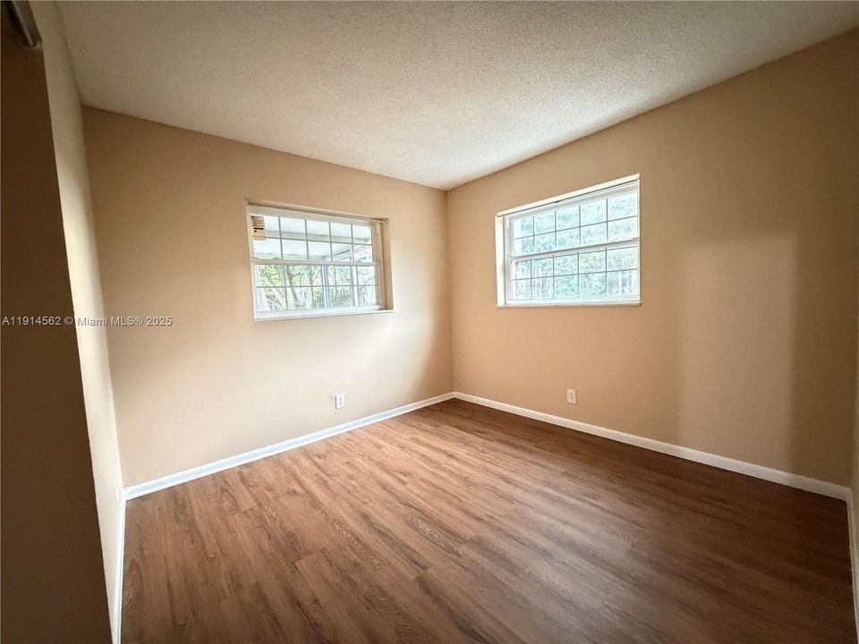 En Renta: $3,995 (5 camas, 2 baños, 1480 Pies cuadrados)