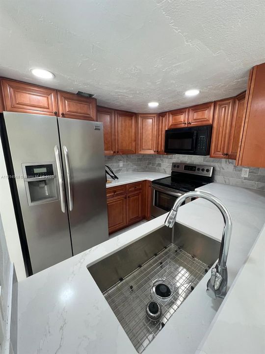 Active With Contract: $2,200 (2 beds, 2 baths, 1243 Square Feet)