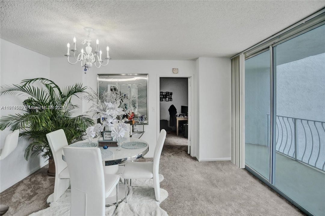 For Sale: $431,000 (2 beds, 2 baths, 1030 Square Feet)