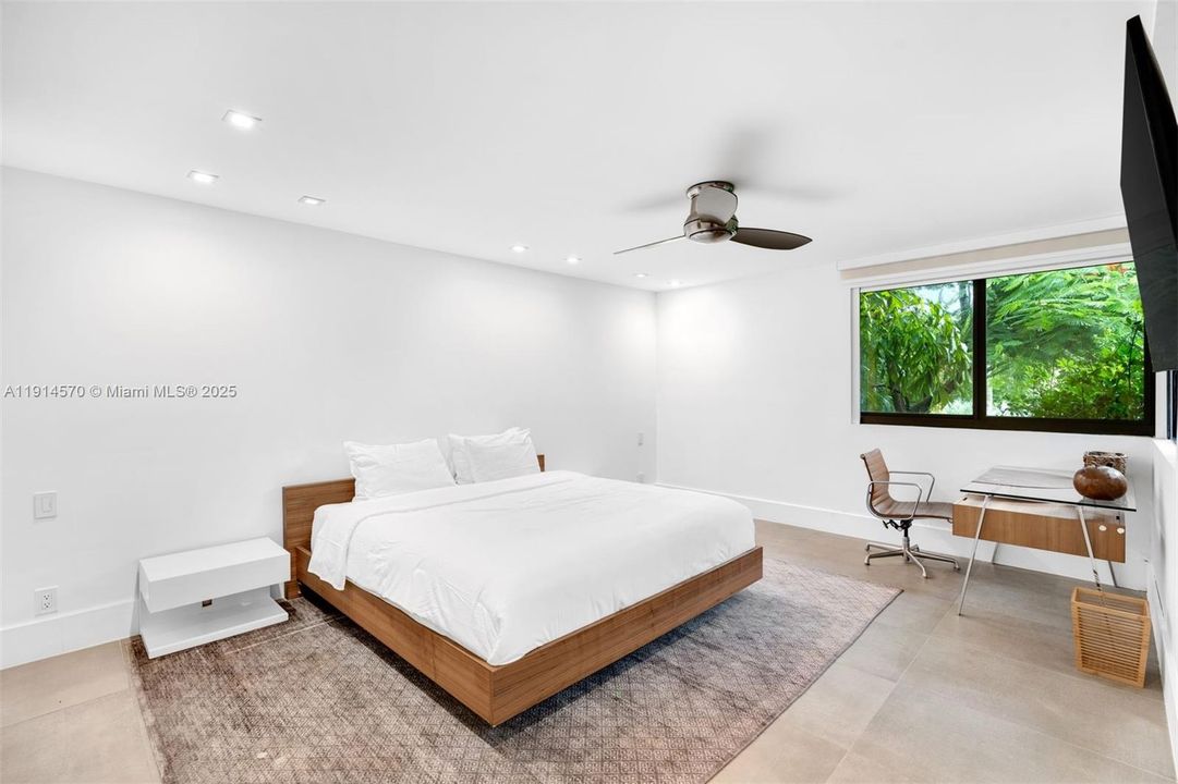 待售: $7,000,000 (3 贝兹, 4 浴室, 2403 平方英尺)