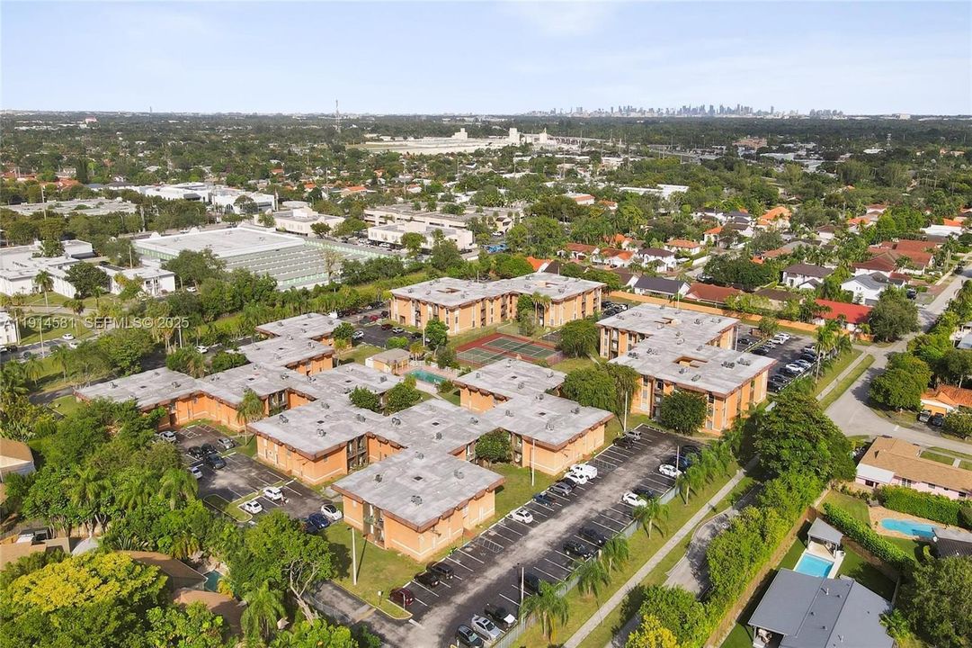 出租: $2,200 (2 贝兹, 1 浴室, 878 平方英尺)