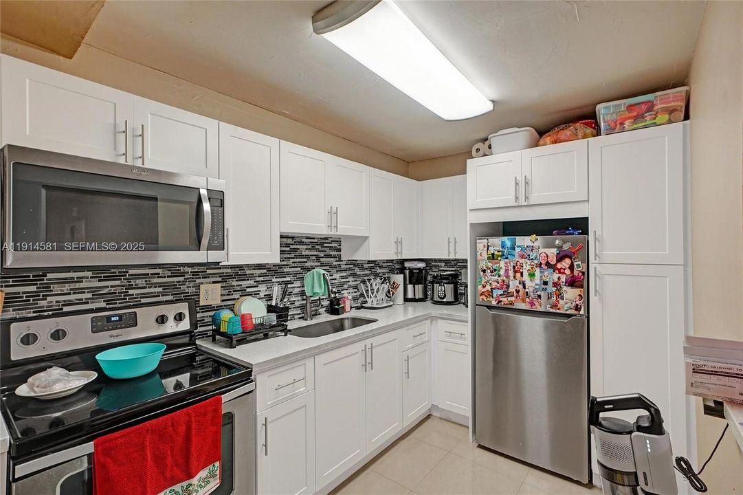 出租: $2,200 (2 贝兹, 1 浴室, 878 平方英尺)