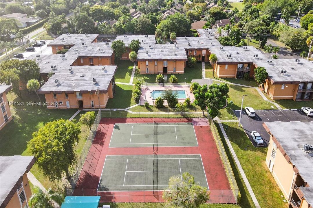 出租: $2,200 (2 贝兹, 1 浴室, 878 平方英尺)