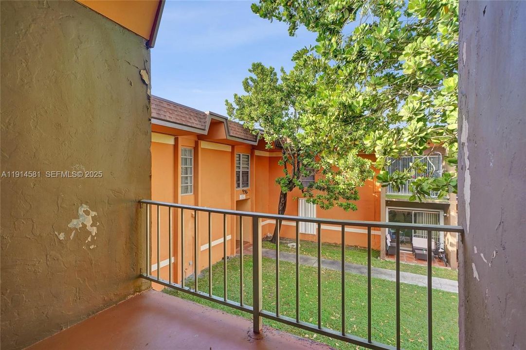 出租: $2,200 (2 贝兹, 1 浴室, 878 平方英尺)