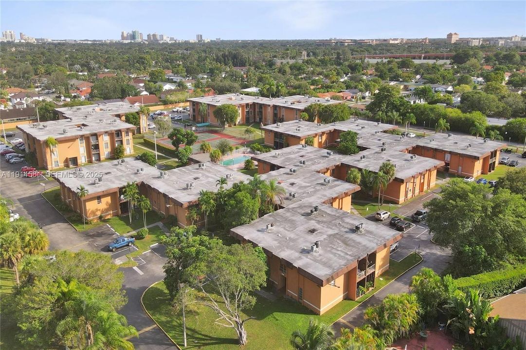 出租: $2,200 (2 贝兹, 1 浴室, 878 平方英尺)