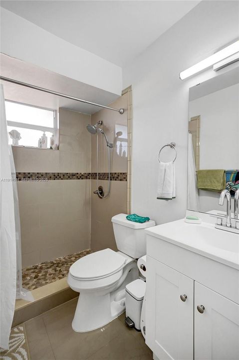 出租: $2,200 (2 贝兹, 1 浴室, 878 平方英尺)