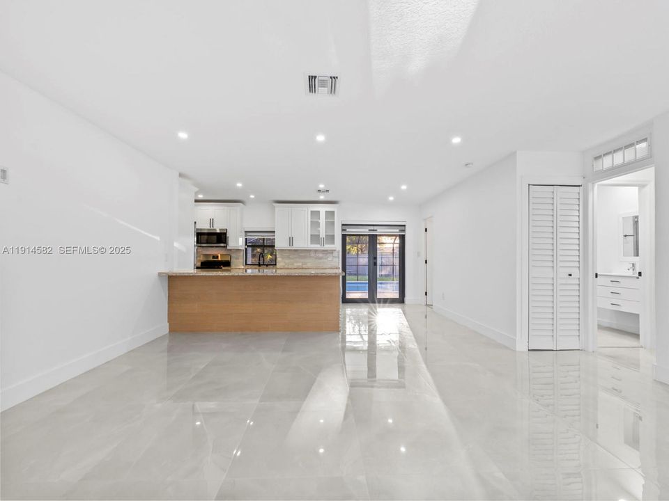 En Renta: $5,250 (4 camas, 3 baños, 1319 Pies cuadrados)