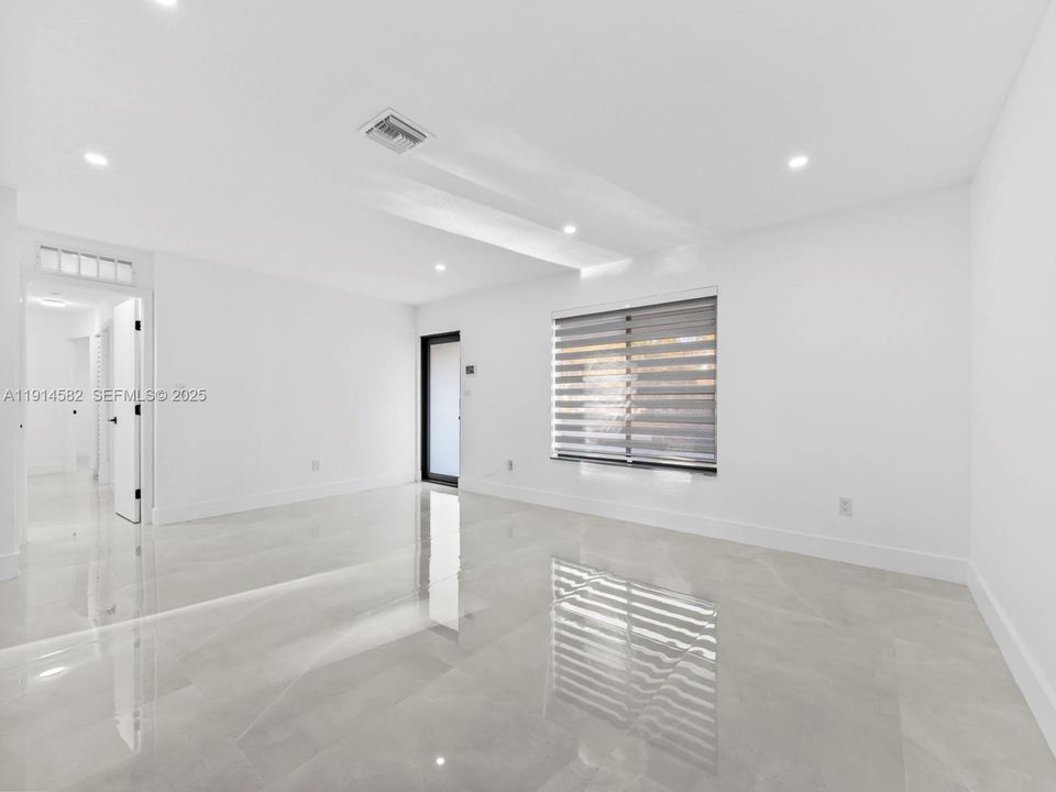 En Renta: $5,250 (4 camas, 3 baños, 1319 Pies cuadrados)