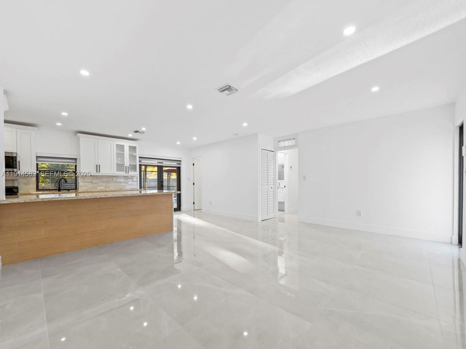 En Renta: $5,250 (4 camas, 3 baños, 1319 Pies cuadrados)