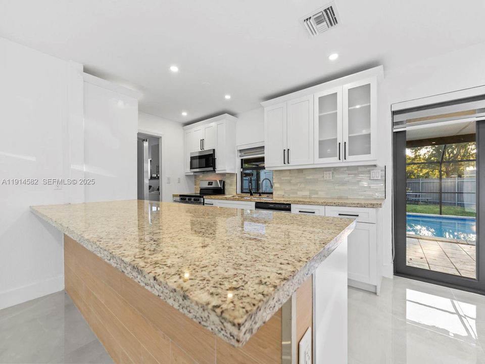 En Renta: $5,250 (4 camas, 3 baños, 1319 Pies cuadrados)