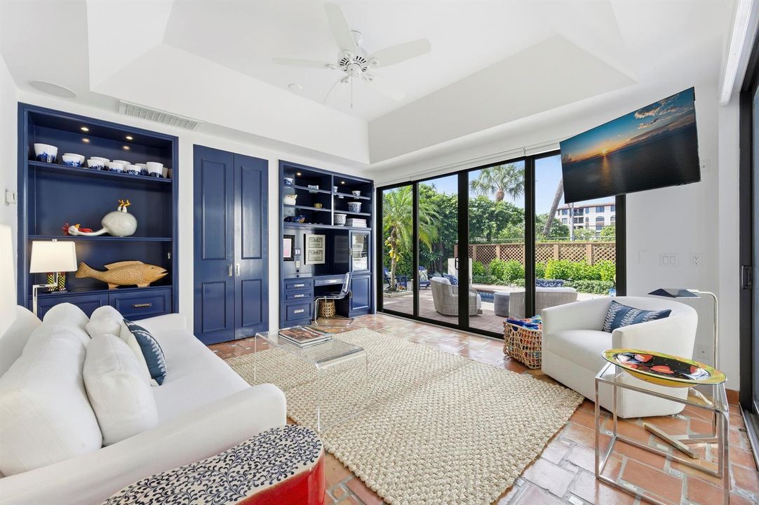 den/bedroom off the pool