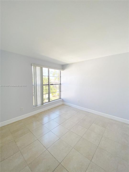 На продажу: $270,000 (2 спален, 1 ванн, 891 Квадратных фут)