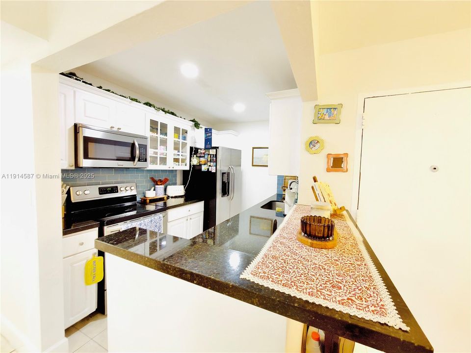 На продажу: $270,000 (2 спален, 1 ванн, 891 Квадратных фут)