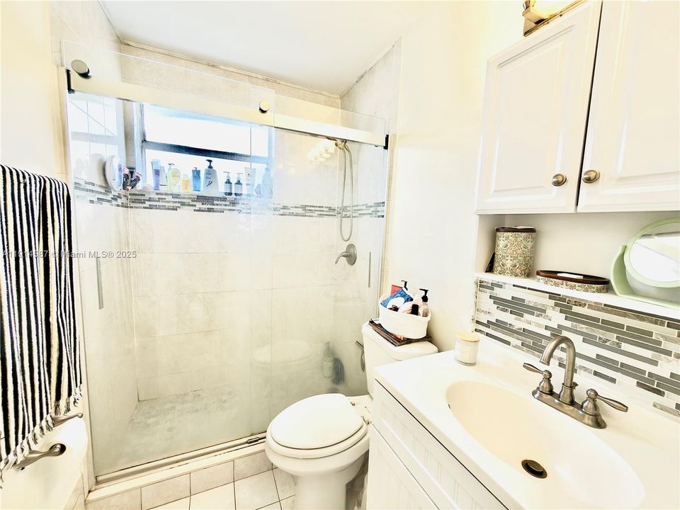 На продажу: $270,000 (2 спален, 1 ванн, 891 Квадратных фут)